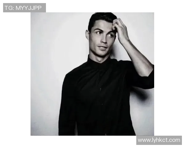 足球明星女性头像写实照片展现独特魅力与风采的艺术作品