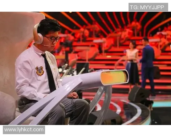 00后足球明星穿西服展现青春风采与时尚魅力引领潮流新风尚